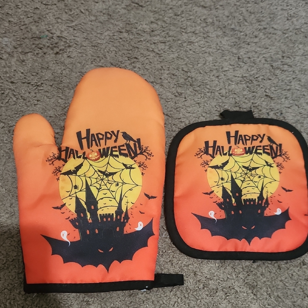 Halloween Oven Mitt and Pot Holder Set